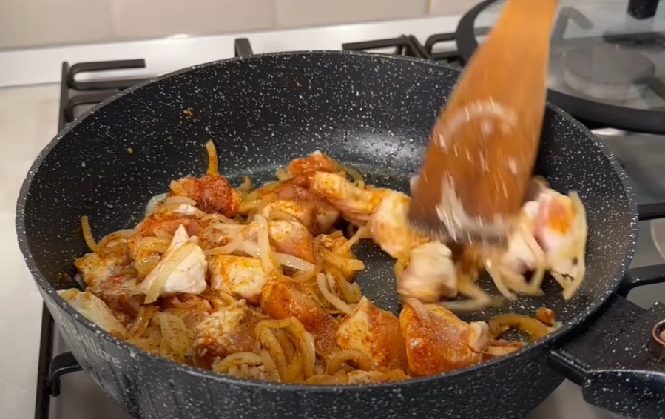 Курка по-селянськи: надзвичайно простий рецепт ситної страви для вечері